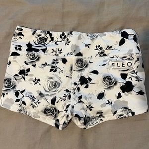 Fleo moon rose shorts